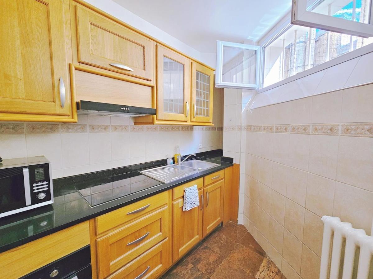 Grand Appt For 7p Center Appartement